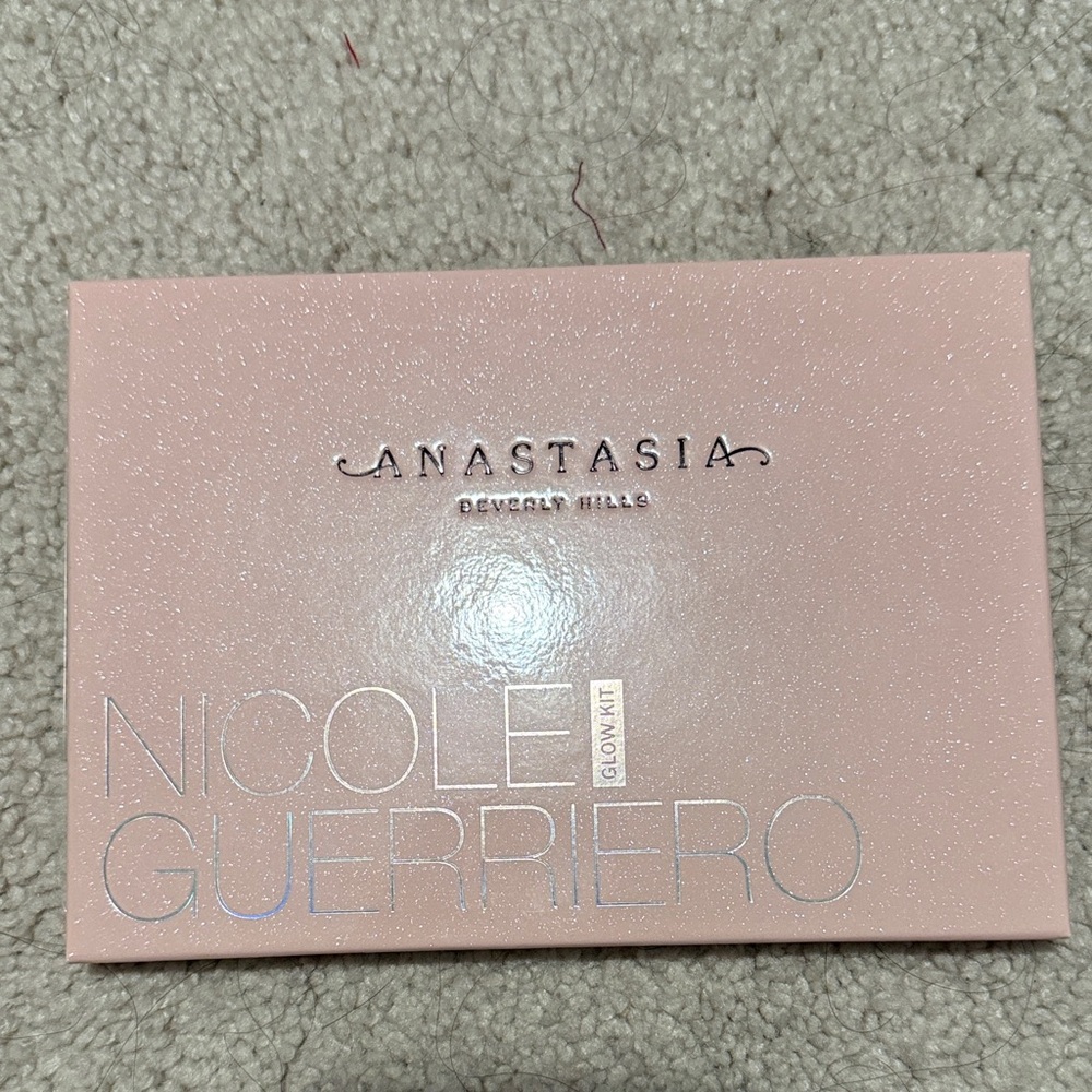 Anastasia Beverly Hills Glow Kit in Sparkling Pink